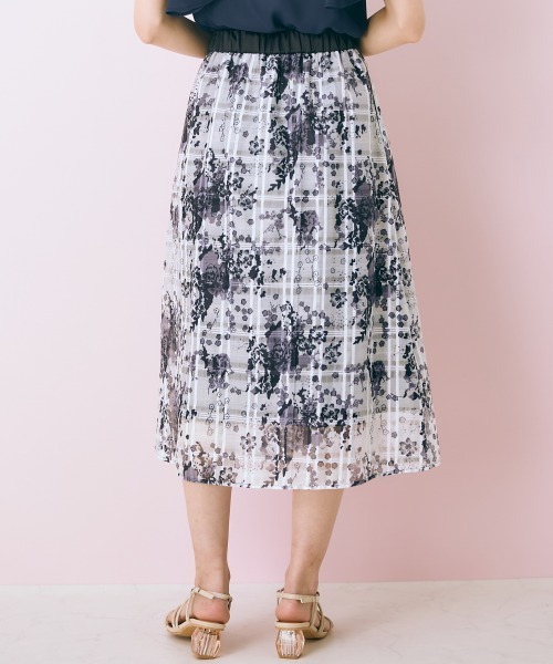 marun（マルン）の「＜大きいサイズ＞ フラワープリントスカート marun（スカート・レディース・イエロー/ブラック・L/LL/3L/4L/5L）」の5枚目の写真