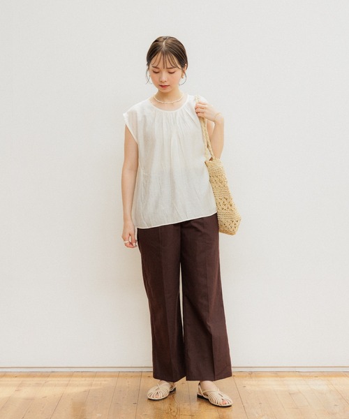 flower（フラワー）の「レディノースリーブブラウス（シャツ/ブラウス・レディース・ベージュ/アイボリー・FREE）」の6枚目の写真