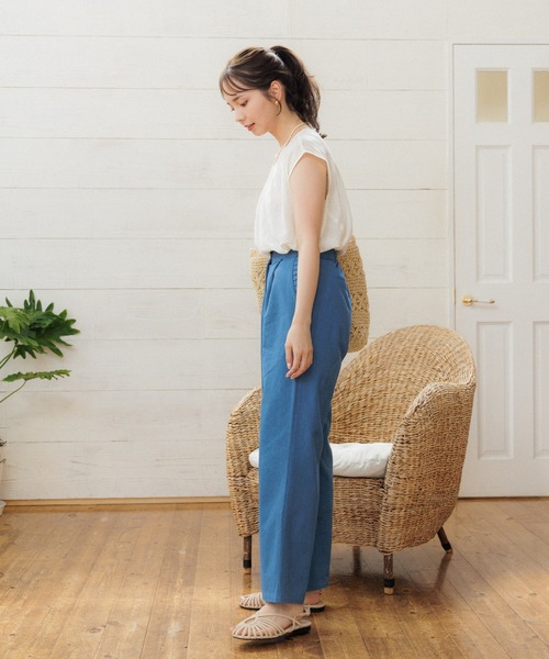 flower（フラワー）の「レディノースリーブブラウス（シャツ/ブラウス・レディース・ベージュ/アイボリー・FREE）」の4枚目の写真