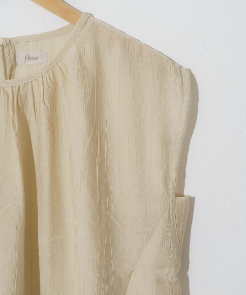flower（フラワー）の「レディノースリーブブラウス（シャツ/ブラウス・レディース・ベージュ/アイボリー・FREE）」の5枚目の写真