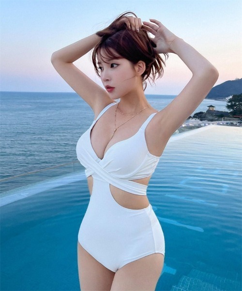 Ritzy（リッツィー）の「バックリボン クロスデザインワンピース 水着（水着・レディース・ブラック/ラベンダー/グリーン/ホワイト・M/L）」の5枚目の写真