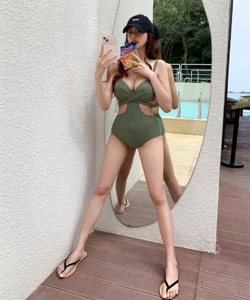 Ritzy（リッツィー）の「バックリボン クロスデザインワンピース 水着（水着・レディース・ブラック/ラベンダー/グリーン/ホワイト・M/L）」の19枚目の写真