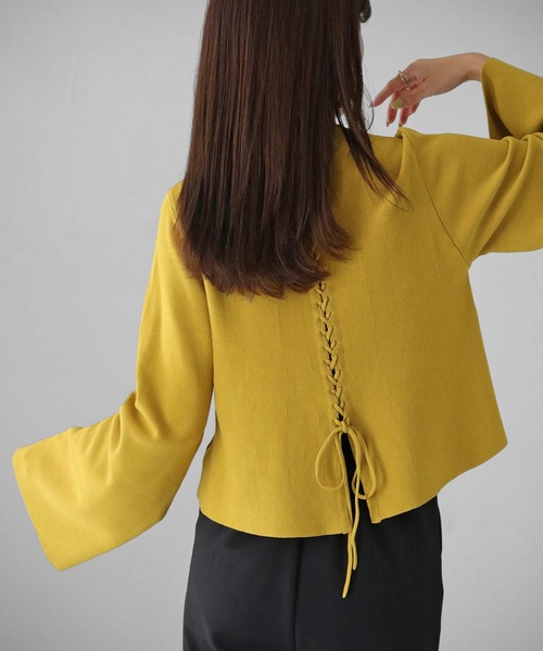 cheriella(シェリエラ)の「【cheriella】WEB限定バックレースアップショートニット(ニット/セーター・レディース・マスタード/グレイッシュベージュ/アイボリー/ブラック・M)」の11枚目の写真