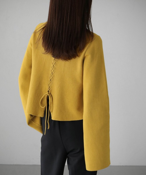 cheriella(シェリエラ)の「【cheriella】WEB限定バックレースアップショートニット(ニット/セーター・レディース・マスタード/グレイッシュベージュ/アイボリー/ブラック・M)」の13枚目の写真
