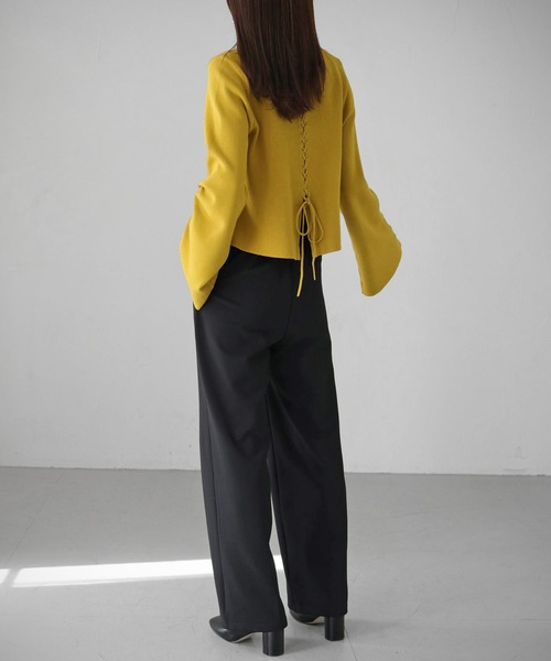 cheriella(シェリエラ)の「【cheriella】WEB限定バックレースアップショートニット(ニット/セーター・レディース・マスタード/グレイッシュベージュ/アイボリー/ブラック・M)」の16枚目の写真