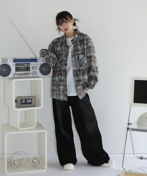 MSG（エムエスジー）の「ヴィンテージ加工 オンブレチェック長袖ラウンドカットショートシャツ（シャツ/ブラウス・メンズ・ネイビー/ブラック/ブラウン/ベージュ/ブラック系2/ネイビー系2/ブルー系その他/ブラウン系その他/ブラック系その他/ブラウン系その他2・M/XL/S/L）」の20枚目の写真