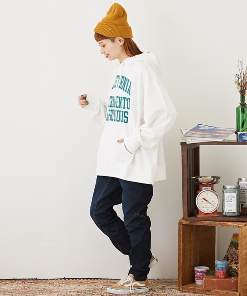 CUBE SUGAR（キューブシュガー）の「空紡糸スウェットロゴプリントプルオーバーパーカー（パーカー・レディース・ベージュ/マルチ/ピンク/ブルー/ホワイト・M）」の8枚目の写真