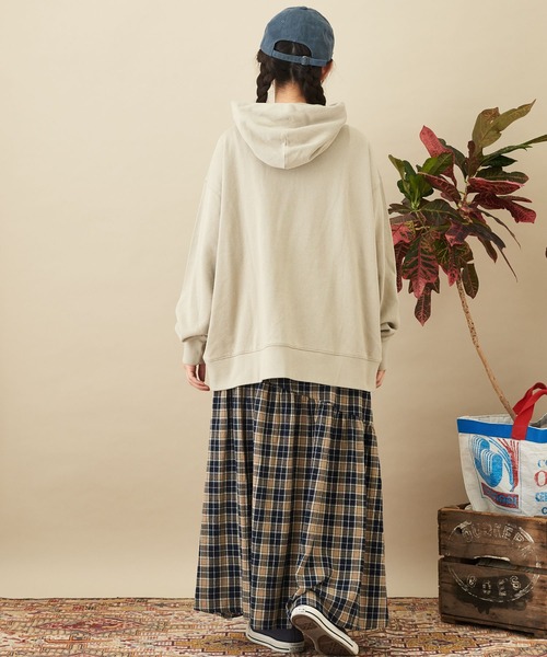 CUBE SUGAR（キューブシュガー）の「空紡糸スウェットロゴプリントプルオーバーパーカー（パーカー・レディース・ベージュ/マルチ/ピンク/ブルー/ホワイト・M）」の16枚目の写真