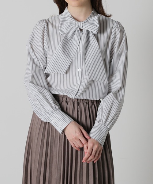 Honeys(ハニーズ)の「ボウタイブラウス(シャツ/ブラウス・レディース・ブラック/ホワイト/ブルー系その他/ホワイト系その他・S/LL/M/3L/L)」の2枚目の写真