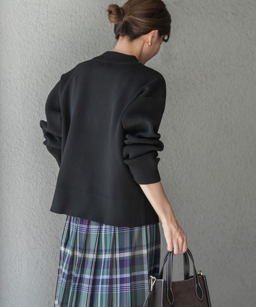 URBAN RESEARCH DOORS（アーバンリサーチドアーズ）の「ポリエステルハイネックKNIT（ニット/セーター・レディース・ブラック/ライトベージュ/グリーン系その他・MEDIUM）」の19枚目の写真