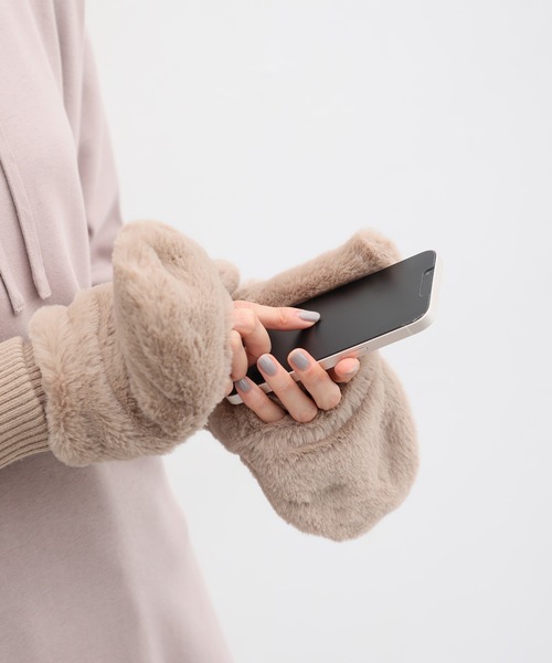 Honeys（ハニーズ）の「フード付ファー手袋（手袋・レディース・モカ/ベージュ/グレー/アイボリー/ピンク・FREE）」の12枚目の写真