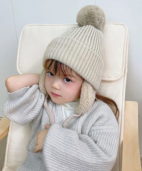 Bambin（ボンバン）の「【 Bambin / ボンバン 】 ポンポン付き フラップ ニットキャップ（ニットキャップ/ビーニー・キッズ・アイボリー/ブラック/ブラウン/イエロー/グレー/ピンク・FREE）」の7枚目の写真