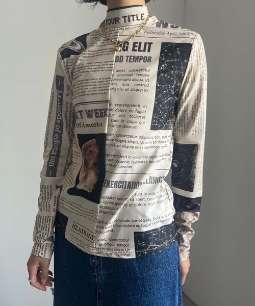 Ameri（アメリ）の「UND SPACE NEWSPAPER PRINT TOP（Tシャツ