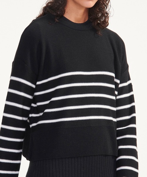 AIGLE（エーグル）の「Made in France クロップド丈 ストライププルオーバーセーター / ウールニットセーター（ニット/セーター・レディース・ネイビー/ブラック・S/XS/M）」の6枚目の写真