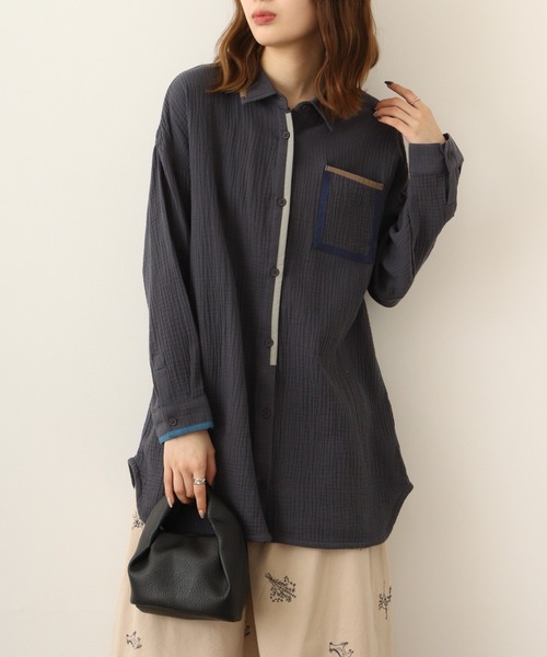Emago（イマゴ）の「EMAGO 配色ﾊﾟｲﾋﾟﾝｸﾞｼｬﾂﾁｭﾆｯｸ（シャツ/ブラウス・レディース・イエロー/チャコール/アイボリー・FREE）」の3枚目の写真