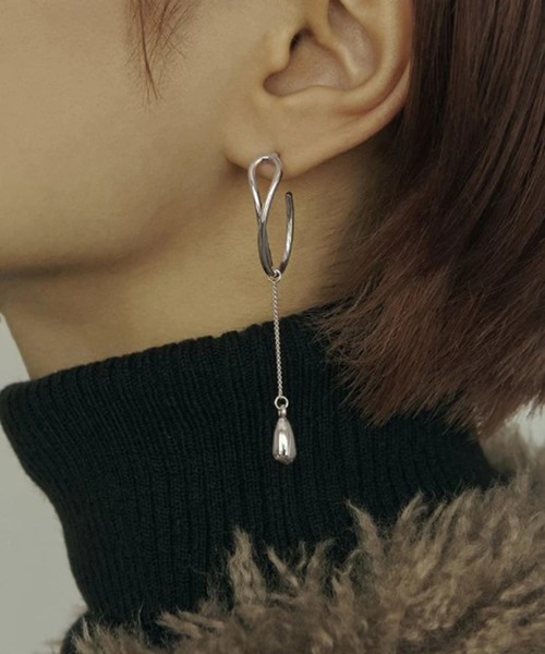 GOLDY(ゴールディ)の「【GOLDY】ツイスト ライン × ドロップ アシンメトリー ピアス / 1221205 CS-2311(ピアス(両耳用)・レディース・ゴールド系その他2/シルバー系その他・FREE)」の6枚目の写真