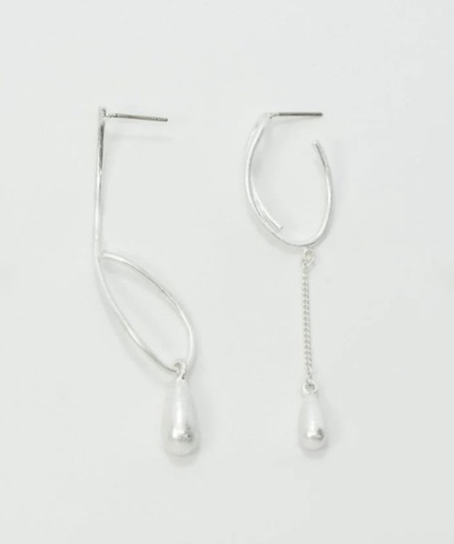 GOLDY(ゴールディ)の「【GOLDY】ツイスト ライン × ドロップ アシンメトリー ピアス / 1221205 CS-2311(ピアス(両耳用)・レディース・ゴールド系その他2/シルバー系その他・FREE)」の9枚目の写真