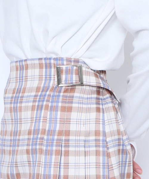 PUNYUS（プニュズ）の「サイドプリーツチェックミニスカート（スカート・レディース・ライトブラウン/ブラック・1/2/3/4）」の4枚目の写真