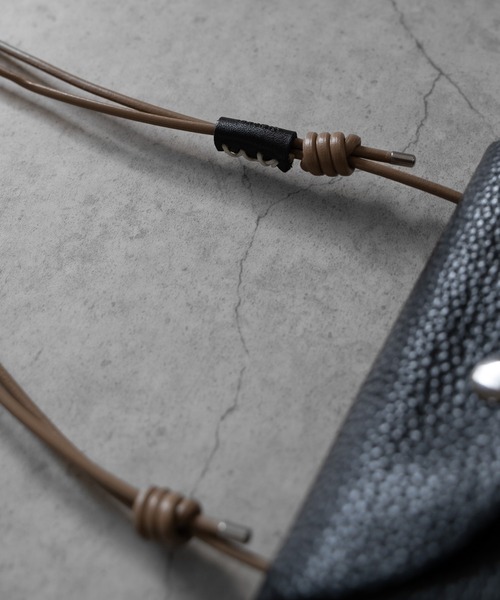 SHRINK LEATHER NECKWALLET（ポーチ）｜SENTI（センティ）