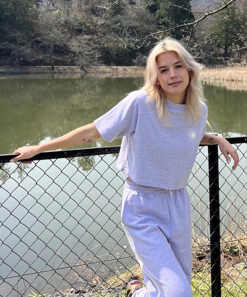 ROXY(ロキシー)の「SOL DE VERANO/ロキシークロップド丈Tシャツ(Tシャツ/カットソー・レディース・パープル/ブラウン/グレー・MEDIUM/LARGE/SMALL)」の15枚目の写真