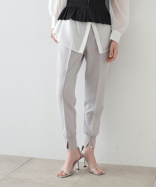 GALLEST(ギャレスト)の「◆ピンタックスリットジョガーパンツ(その他パンツ・レディース・アイボリー/ブラック/グレー・36/38/40)」の1枚目の写真