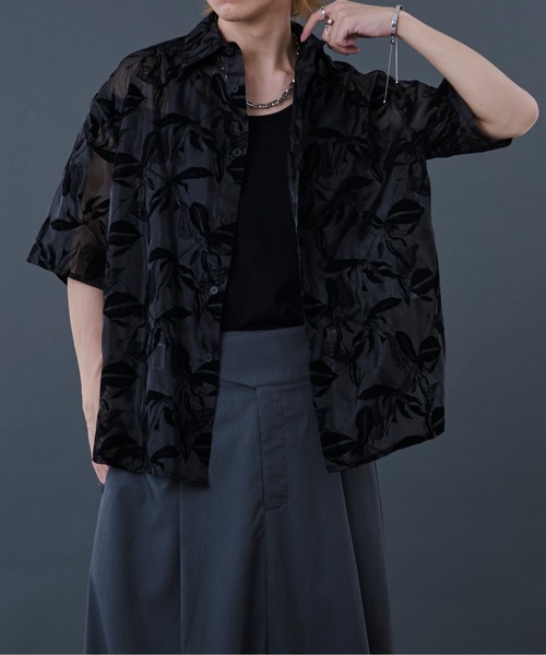 Ellno Loset（エルノロゼット）の「フラワーオパールシアーシャツ