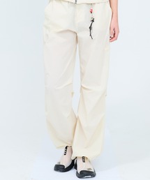 LUVISTRUE（ラヴイズトゥルー）の「CURVED L COMFY PARACHUTE PANTS（その他パンツ）」