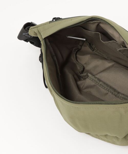 ALTROSE(アルトローズ)の「ALTROSE / ティムボディBAG / #250090(ボディバッグ/ウエストポーチ・レディース・ブラック/アイボリー/シルバー/カーキ/グレー/ベージュ・ONESIZE)」の9枚目の写真