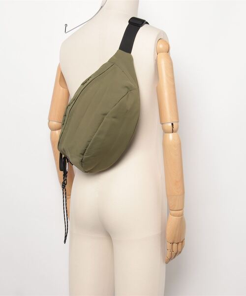 ALTROSE(アルトローズ)の「ALTROSE / ティムボディBAG / #250090(ボディバッグ/ウエストポーチ・レディース・ブラック/アイボリー/シルバー/カーキ/グレー/ベージュ・ONESIZE)」の10枚目の写真