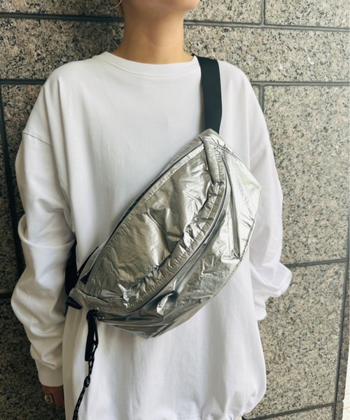 ALTROSE(アルトローズ)の「ALTROSE / ティムボディBAG / #250090(ボディバッグ/ウエストポーチ・レディース・ブラック/アイボリー/シルバー/カーキ/グレー/ベージュ・ONESIZE)」の6枚目の写真