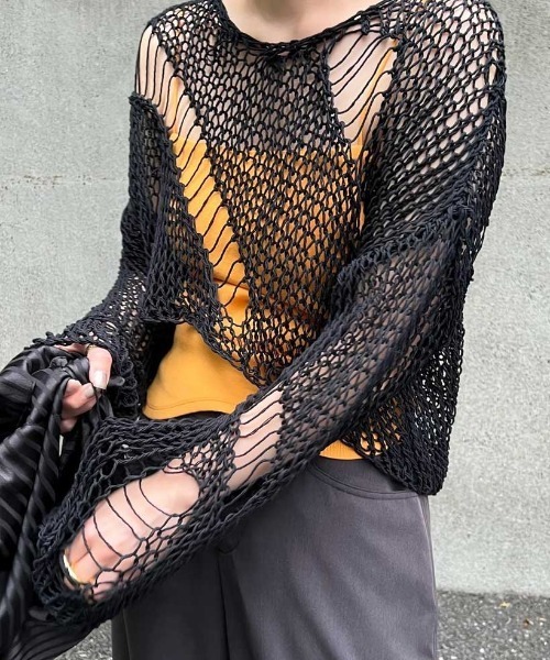Ameri(アメリ)の「CORD YARN LOOSE SHORT KNIT TOP(ニット/セーター・レディース・ホワイト/ブラック/パープル・FREE)」の2枚目の写真