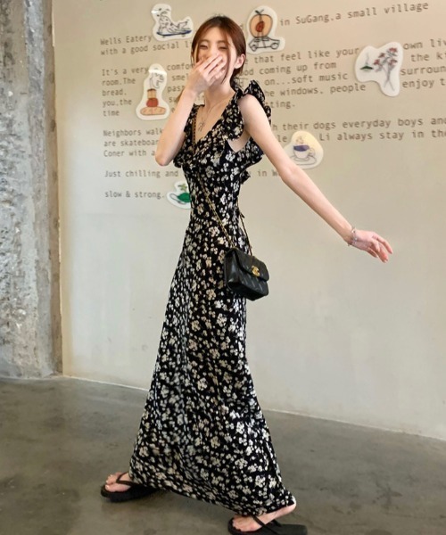 Sibra(シブラ)の「優雅にスタイルアップ。2WAYフリル襟花柄ワンピース(ワンピース・レディース・ブラック・M)」の6枚目の写真