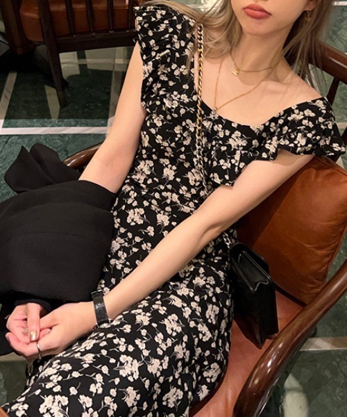 Sibra(シブラ)の「優雅にスタイルアップ。2WAYフリル襟花柄ワンピース(ワンピース・レディース・ブラック・M)」の12枚目の写真