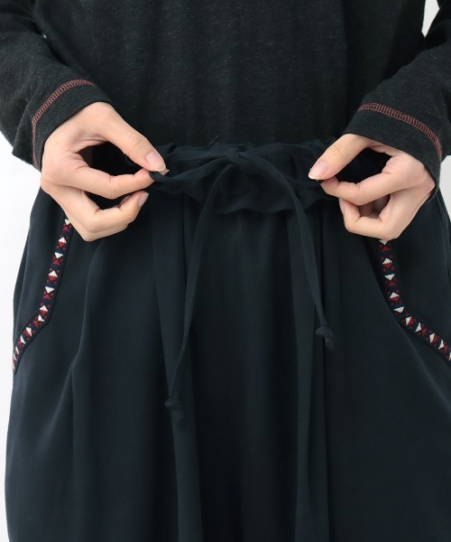 チチカカ（チチカカ）の「ピーチスキンエッグタックパンツ（その他パンツ・レディース・ベージュ/アイボリー/カーキ/ネイビー/オリーブ/グリーン/ボルドー/マスタード・LARGE/MEDIUM）」の19枚目の写真