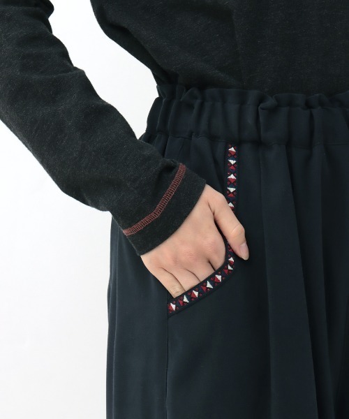 チチカカ（チチカカ）の「ピーチスキンエッグタックパンツ（その他パンツ・レディース・ベージュ/アイボリー/カーキ/ネイビー/オリーブ/グリーン/ボルドー/マスタード・LARGE/MEDIUM）」の17枚目の写真