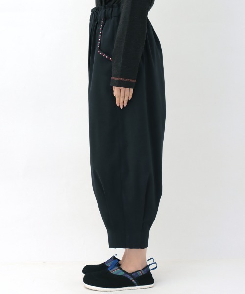 チチカカ（チチカカ）の「ピーチスキンエッグタックパンツ（その他パンツ・レディース・ベージュ/アイボリー/カーキ/ネイビー/オリーブ/グリーン/ボルドー/マスタード・LARGE/MEDIUM）」の22枚目の写真