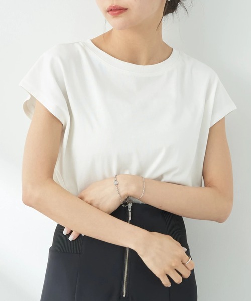 earth music&ecology(アースミュージックアンドエコロジー)の「フレンチT(Tシャツ/カットソー・レディース・ブラック/オフホワイト/ベージュ/ブラウン・S/M)」の2枚目の写真