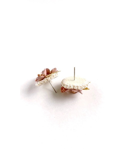 tone（トーン）の「【cheri】【金属アレルギー対応】ビーズ刺繍ピアス お花ピアス 花 立体刺繍 手刺繍 小ぶり ブーケ (MA)（ピアス（両耳用）・レディース・ピンク・FREE）」の4枚目の写真