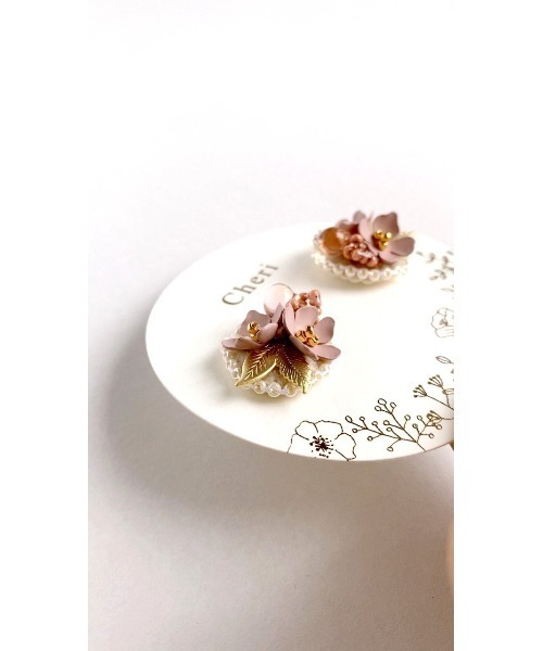 tone（トーン）の「【cheri】【金属アレルギー対応】ビーズ刺繍ピアス お花ピアス 花 立体刺繍 手刺繍 小ぶり ブーケ (MA)（ピアス（両耳用）・レディース・ピンク・FREE）」の8枚目の写真