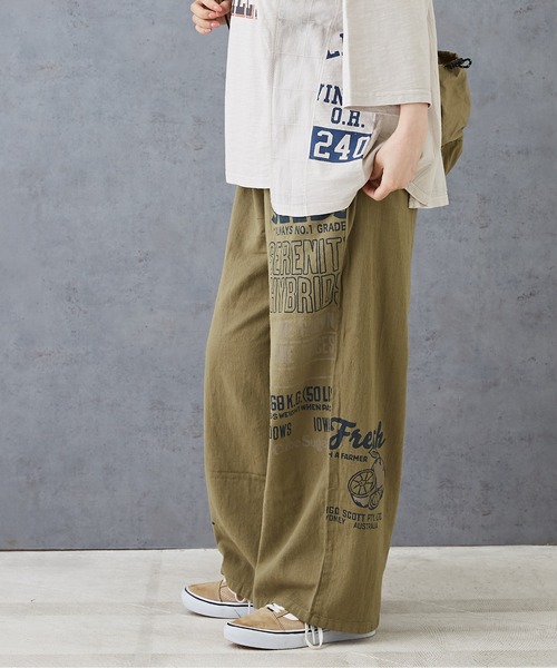 CUBE SUGAR（キューブシュガー）の「空紡糸先染めツイルロゴプリントギャザーパンツ（その他パンツ・レディース・ナチュラル/ベージュ/カーキ/マルチ・M）」の3枚目の写真