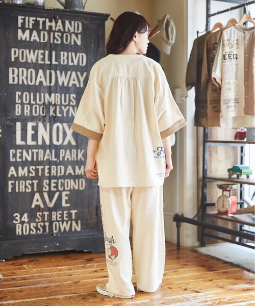 CUBE SUGAR（キューブシュガー）の「空紡糸先染めツイルロゴプリントギャザーパンツ（その他パンツ・レディース・ナチュラル/ベージュ/カーキ/マルチ・M）」の7枚目の写真