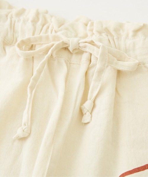 CUBE SUGAR（キューブシュガー）の「空紡糸先染めツイルロゴプリントギャザーパンツ（その他パンツ・レディース・ナチュラル/ベージュ/カーキ/マルチ・M）」の21枚目の写真