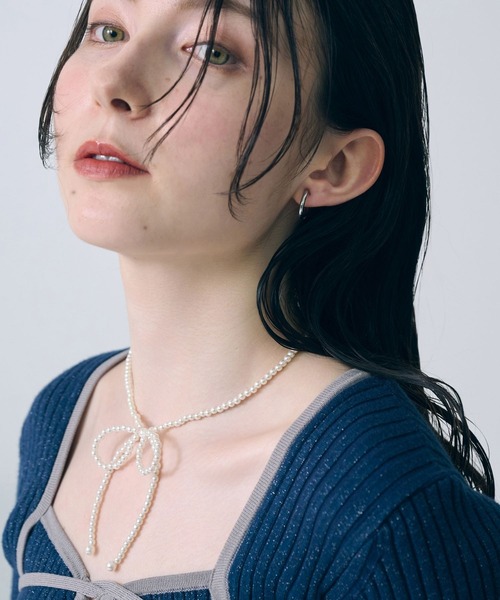 Phoebe(フィービィー)の「リボンホワイトパールネックレス(ネックレス・レディース・ホワイト・FREE)」の9枚目の写真