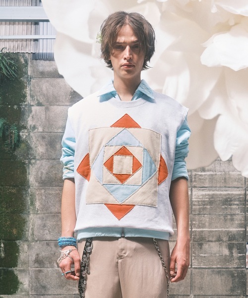 amok（アモク）の「PATCHWORK DETAIL NO SLEEVE（スウェット・メンズ・ブラック/ホワイト・S/M/L）」の2枚目の写真