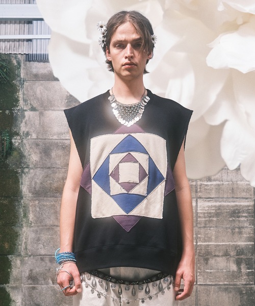 amok（アモク）の「PATCHWORK DETAIL NO SLEEVE（スウェット・メンズ・ブラック/ホワイト・S/M/L）」の3枚目の写真