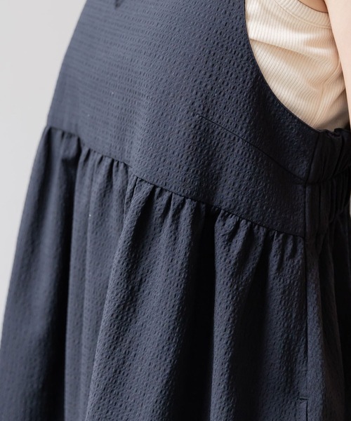 フェリシモMama(フェリシモママ)の「Moredde マタニティ・産後使える サッカー素材のキャミワンピース〈ブラック〉(マタニティウェア/グッズ・レディース・ブラック・X-LARGE/LARGE/MEDIUM)」の7枚目の写真