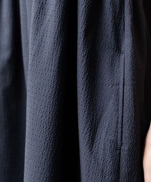 フェリシモMama(フェリシモママ)の「Moredde マタニティ・産後使える サッカー素材のキャミワンピース〈ブラック〉(マタニティウェア/グッズ・レディース・ブラック・X-LARGE/LARGE/MEDIUM)」の8枚目の写真