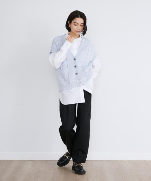 YVON（イヴォン）の「ケーブル柄Vネックニットジレ