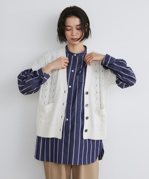 YVON(イヴォン)の「ケーブル柄Vネックニットジレ(カーディガン/ボレロ・レディース・アイボリー/サックスブルー・9号)」の13枚目の写真