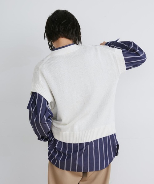 YVON(イヴォン)の「ケーブル柄Vネックニットジレ(カーディガン/ボレロ・レディース・アイボリー/サックスブルー・9号)」の4枚目の写真